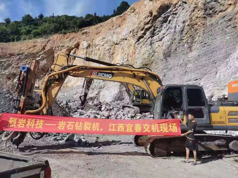 机载式液压劈裂机在江西宜春开山裂石